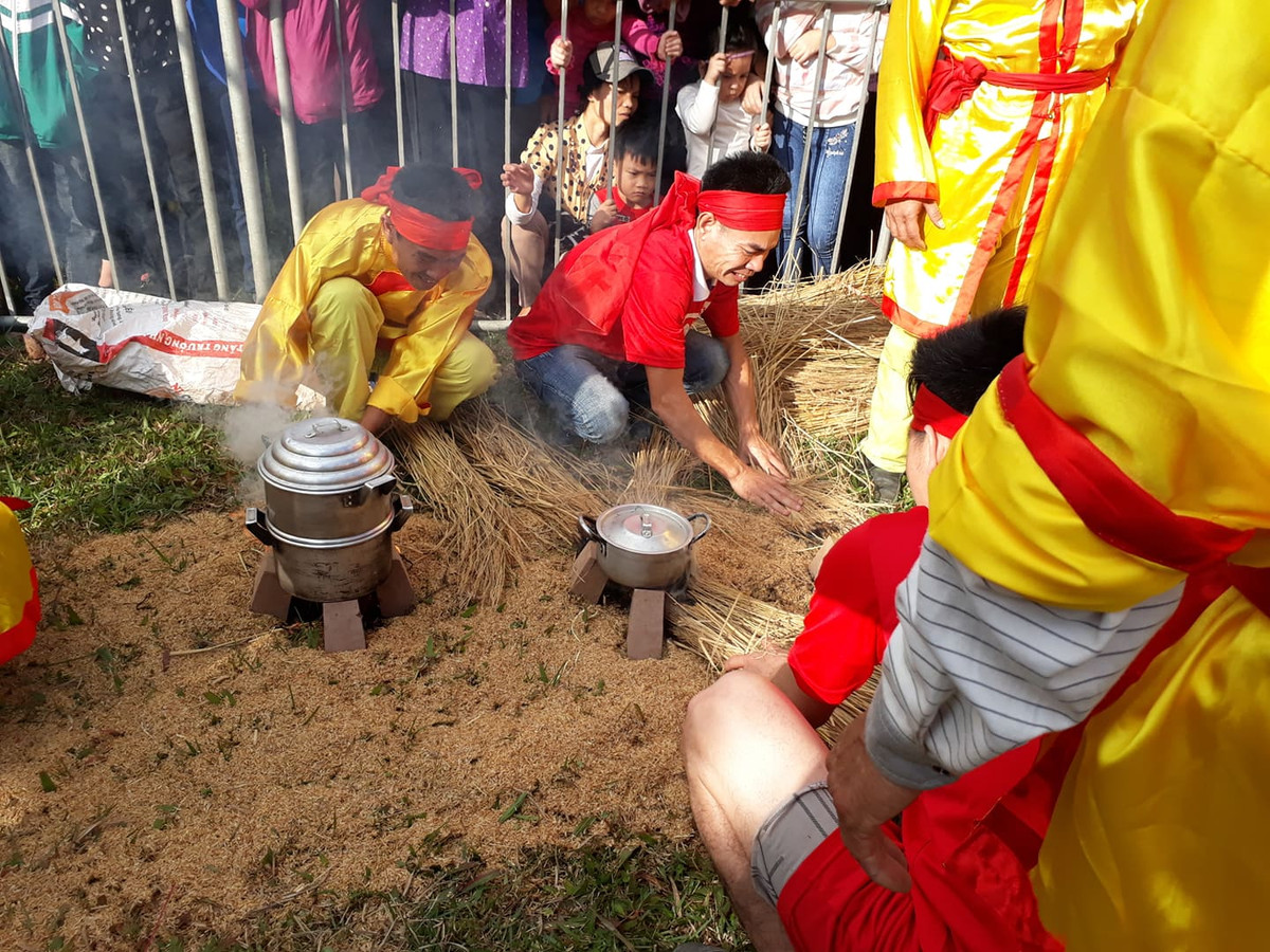 Phần nữa, gạo để nấu thành cơm phải được ngâm trước vừa đủ độ, để khi nấu không phải đổ nhiều nước, cơm chín nhanh, khô và mềm.