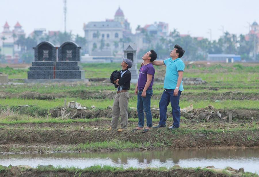 Ngay sau khi nhận được tin báo, Phòng Cảnh sát PCCC&amp;CHCN – Công an thành phố và Công an huyện Thủy Nguyên đã có mặt tại hiện trường, vận động thuyết phục Trịnh Văn Nhậm nhưng Nhậm vẫn cố thủ trên cột điện.