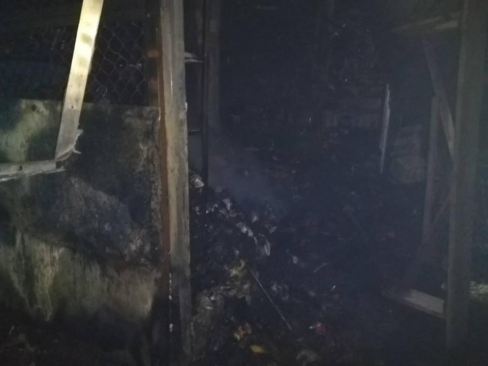 Hai Duong: “Ba hoa” vieng gian hang ma, cho dong Ngo Quyen chay ngun ngut-Hinh-3