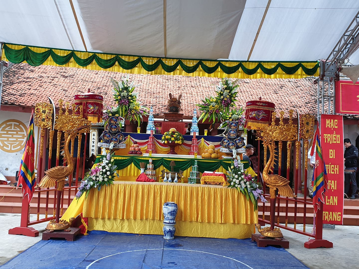 Le hoi the khong tham nhung: Van vang bong 