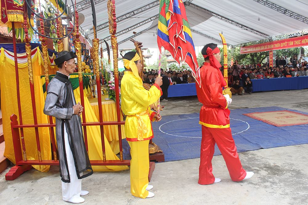 Sau đó, những người dân trong làng thấy việc cung tiến ở chùa mang lại phúc đức nên cung tiến cả ruộng vườn vào chùa. Diện tích chùa và đất canh tác lên tới 47 mẫu, 8 sào, 2 thước”.