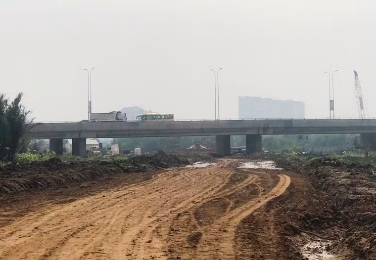 Một trong những thách thức lớn nhất đối với TP.HCM là quỹ thời gian quá ít để hoàn thành việc xây dựng Khu liên hợp TDTT quốc gia Rạch Chiếc, trong đó có sân vận động trung tâm với sức chứa khoảng 50 nghìn người.