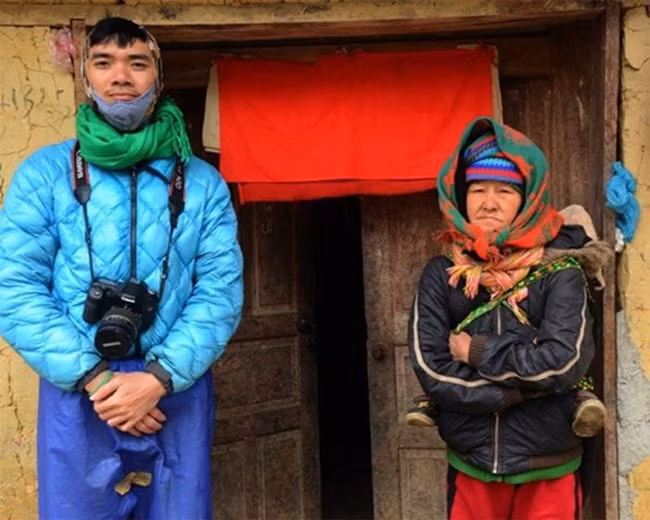 Thầy Đỗ Hiệp (trường Mỹ thuật Đa phương tiện Arena) được học trò gọi là “anh giáo xì-tin”. Sinh viên làm ra nhiều ảnh chế về thầy với thể hiện rất đa dạng.