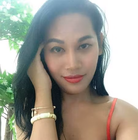 Trang Exclusive của Daisy Somchai thuộc top 10 tạp chí giải trí có kim ngạch trên 10 triệu USD, cung cấp những thông tin độc quyền về sao Thái. Daisy gầy dựng Exclusive từ hai bàn tay trắng, đặt ra cho mình các mốc phải vượt qua.