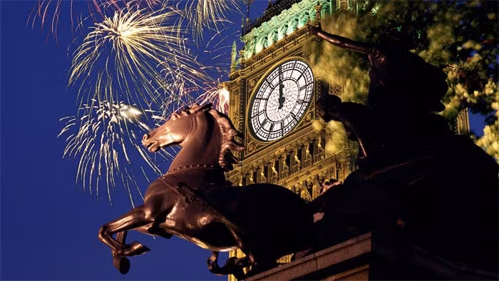 Dự kiến chi phí cho màn bắn pháo hoa giao thừa năm 2015 là gần 3 triệu USD, và người tham gia sự kiện này sẽ phải mua vé.