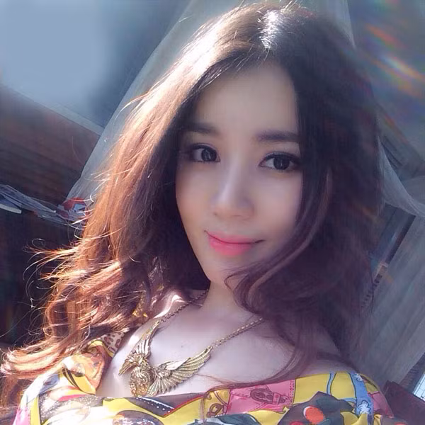 Cô gái đã nhiều lần khẳng định vẻ đẹp của cô là hoàn toàn tự nhiên, nhưng vẫn luôn có nhiều tin nhắn, bình luận kết tội cô nói dối.