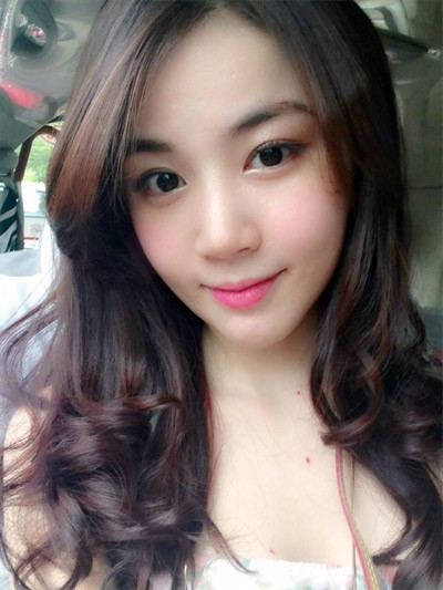 Chính vì vậy, nàng hotgirl này thường bị cho là đã phẫu thuật thẩm mỹ thì mới có được nhan sắc không tì vết như thế.
