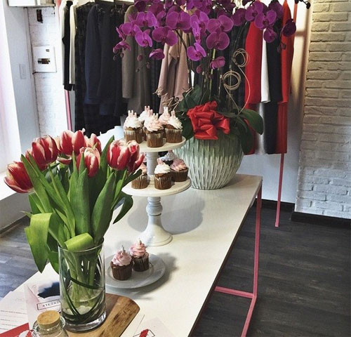 Nội thất bên trong cửa hàng thời trang hạng sang của Helly Tống.