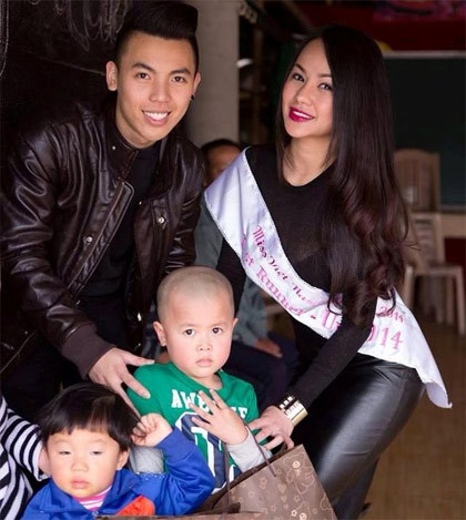 Khánh là đại sứ từ thiện cho Hội Từ Thiện Thật, thường xuyên đi phát gạo cho người nghèo. Anh và một số người đẹp trong công ty cũng có các dự án từ thiện riêng. Noel 2014, Khánh cùng Á hậu Diễm Ngọc đã đi phát quà cho trẻ em nhiễm chất độc màu da cam.