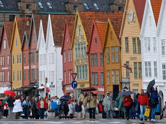 Khu buôn bán Bryggen ở Bergen (di sản thế giới do UNESCO công nhận) là nguyên mẫu để các nhà làm phim thiết kế thành phố Arendelle.