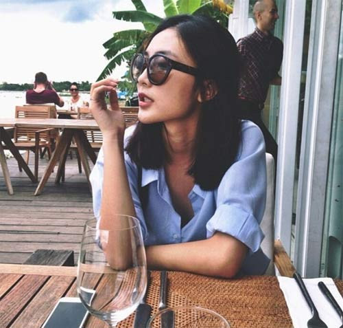 Helly Tống (Lê Khánh Linh, sinh năm 1995) được biết đến với vai trò người mẫu teen. Gần đây, cô ít xuất hiện trên truyền thông để tập trung cho kinh doanh. Cô sở hữu cửa hàng thời trang, quán cà phê,và đang mở rộng kinh doanh mỹ phẩm ở Sài Gòn.