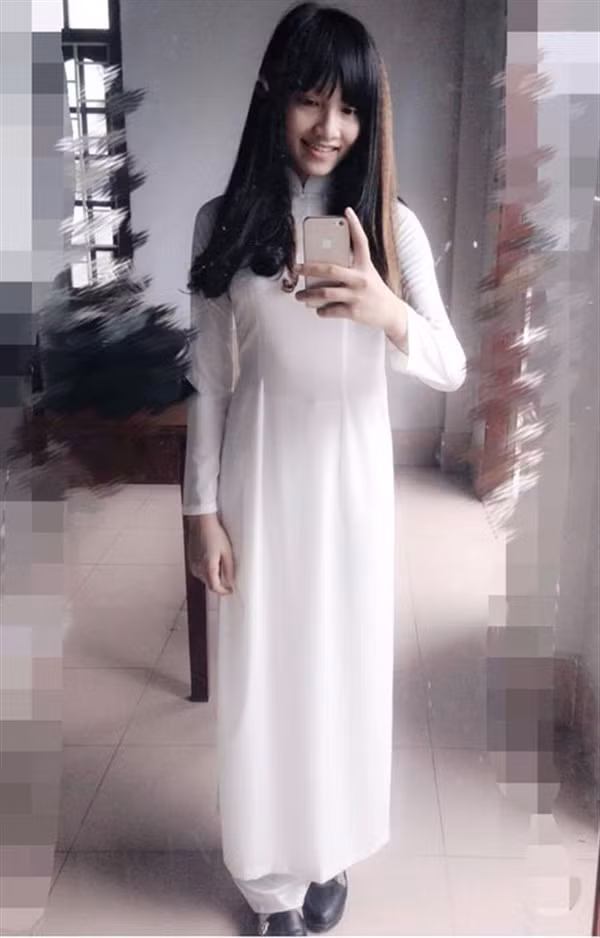 "Bản sao Nhã Phương" là biệt danh của cô nữ sinh Phan Thiết sinh năm 1999 tên Phan Nguyễn Hoài Ngân. Có khuôn mặt mang nhiều nét giống hot girl, nữ diễn viên xinh đẹp, nổi tiếng Nabi Nhã Phương nên Hoài Ngân được nhiều bạn bè cùng lớp, trong trường và cư dân mạng chú ý.