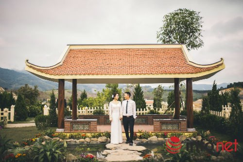 Bộ ảnh cưới chụp ở nghĩa trang và chuyện tình yêu 7 ngày đã cưới của cặp đôi chú rể Đỗ Văn Tấn và cô dâu Hải Anh gây bão mạng Việt tuần qua. Ai nấy cũng tò mò về mục đích, ý tưởng thực hiện bộ ảnh cưới khác người này.