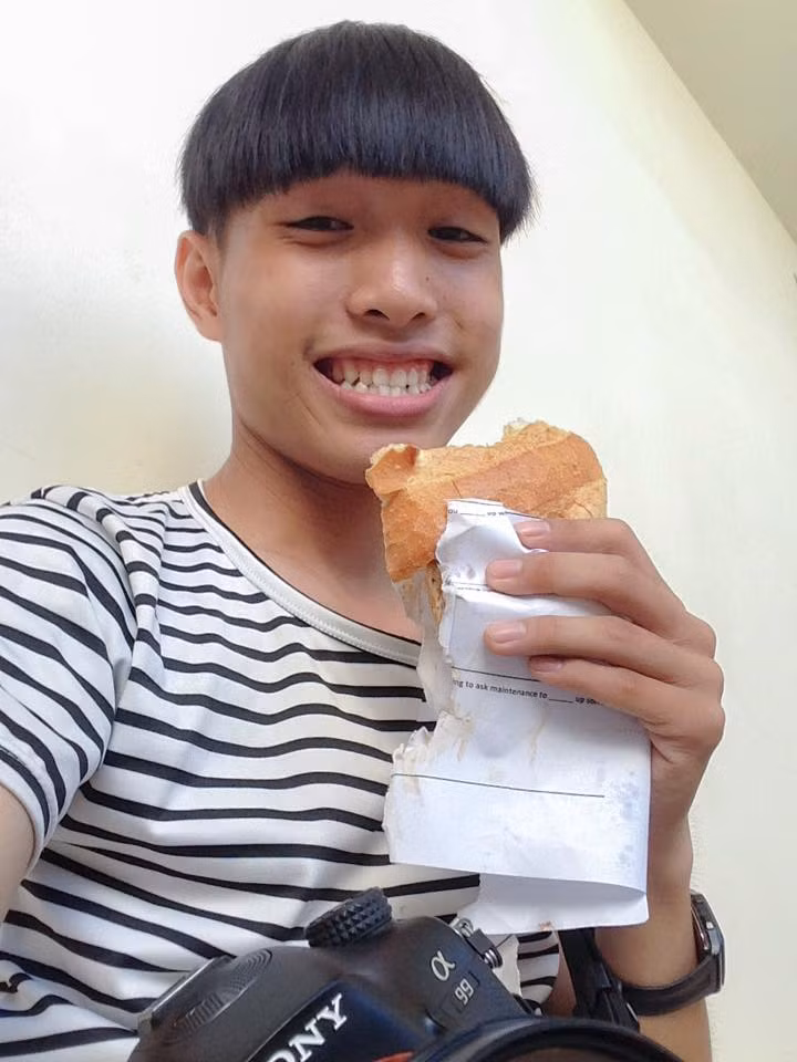 Đang là sinh viên trường sân khấu, điện ảnh và có thành tích học tập khá, giỏi, Tiến Dũng ngoài những thú vui làm clip, ảnh chế vẫn rất chăm chỉ học tập, hướng tới mục tiêu đạt kết quả tốt nghiệp thuận lợi. Sau khi ra trường Tiến Dũng mong muốn được trải nghiệm mọi công việc trong các đoàn làm phim, sản xuất ra nhiều sản phẩm chuyên nghiệp.