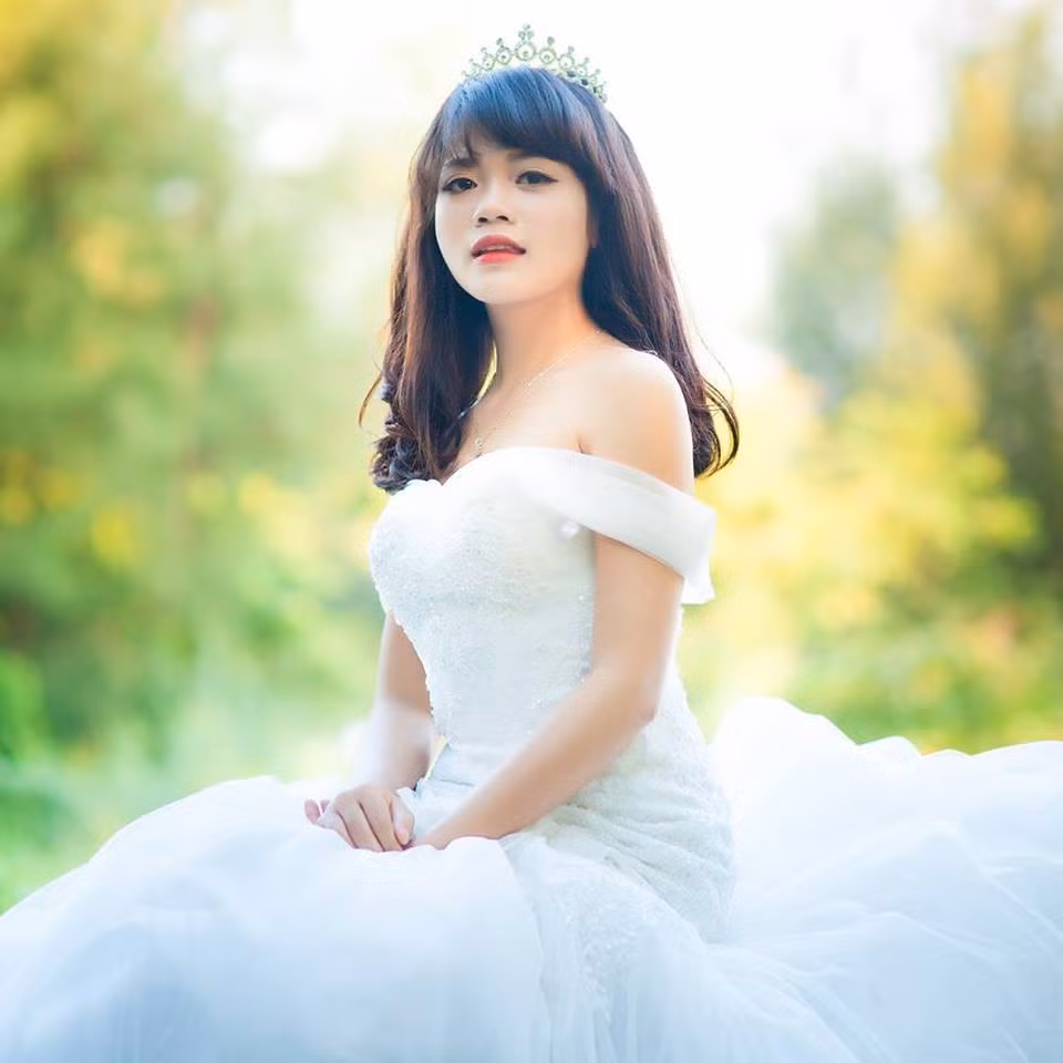 Chính vì điều này nên dân mạng đã thẳng thắn chỉ trích Như Quỳnh giả tạo, đóng giả làm cô bán mía nhằm gây sự chú ý, thu hút người khác quan tâm đến mình. Một số người cho rằng Như Quỳnh ham nổi tiếng, thích "bày trò để trở thành hot girl" hoặc câu like, kiếm lượt theo dõi trên Facebook.