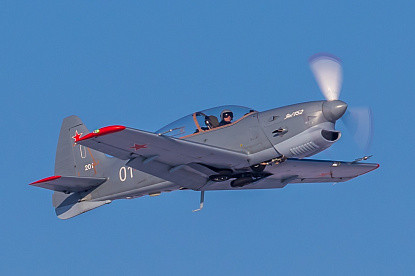 Các hệ thống điện cho máy bay Yak 152 là động cơ RED A03/V12 và được trang bị bệ phóng đạn CKC-94m. Giới chuyên gia đánh giá, loại máy bay huấn luyện này rất có thể sẽ trở thành thế hệ mới của dòng máy bay huấn luyện của Nga và Trung Quốc (biến thể dành cho Trung Quốc mang tên Hồng Du L-7).