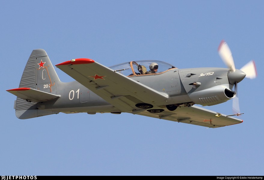 Yak-152 được kỳ vọng rất lớn bởi nó được ứng dụng nhiều công nghệ mới và tương thích cho việc đào tạo phi công quân sự sơ cấp, giúp họ có thể tiến thẳng sang chuyển loại qua những máy bay chiến đấu thế hệ 4 trở lên mà không mất quá nhiều công sức đào tạo lại.