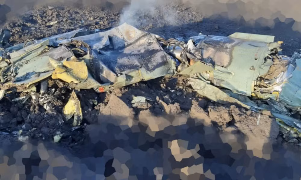 Hình ảnh xuất hiện trên mạng xã hội hôm 18/1 cho thấy xác tên lửa được nhận định là mẫu 3M44 Progres của Nga rơi xuống Ukraine.