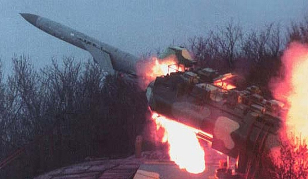 Chưa rõ tên lửa được khai hỏa từ xe chở đạn kiêm bệ phóng (TEL) hay tổ hợp Utyos cố định nằm tại khu vực Balaklava trên bán đảo Crimea.