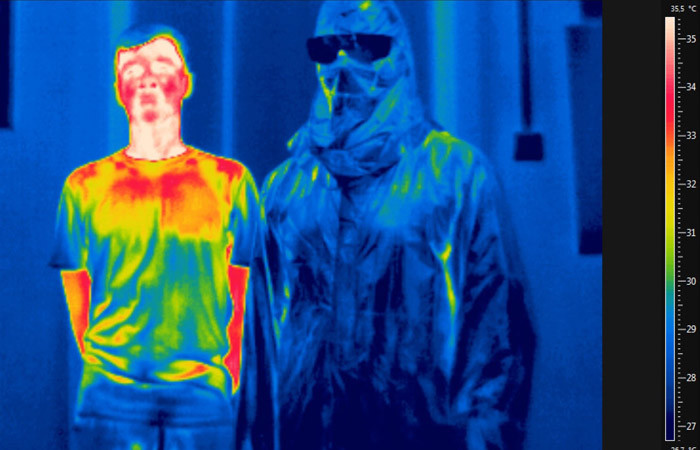 Một sự đổi mới đáng chú ý của cả hai bên là sự phát triển của bộ đồ ngụy trang hiện đại được thiết kế để che giấu nhiệt độ xung quanh người mặc một cách hiệu quả. Động thái này nhằm mục đích giảm tín hiệu hồng ngoại do binh lính phát ra, từ đó chống lại việc đối phương sử dụng thiết bị chụp ảnh nhiệt.