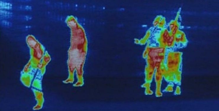 Người phát ngôn của HindreX nhấn mạnh: “Trọng lượng lớn hơn ảnh hưởng đến khả năng di chuyển của người lính. Sản phẩm của chúng tôi được thiết kế để họ có thể sử dụng nhiều loại áo khoác ngụy trang tùy theo địa hình - rừng, cát, đô thị...”.