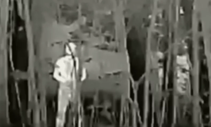 Người phát ngôn HinderX cho biết: “Chúng tôi đang phát triển một sản phẩm hoàn toàn mới có khả năng làm mờ hình bóng của một người. Đây là bí quyết độc quyền của chúng tôi dựa trên nguyên tắc phủ các loại vải với một chất nhất định".