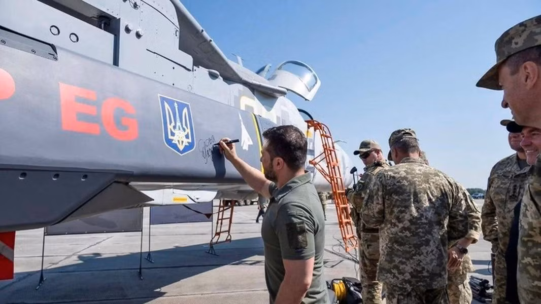 Ngoài ra đại diện MBDA nói thêm, việc sửa đổi phần mềm của vũ khí chuẩn NATO để triển khai từ máy bay ném bom hệ Liên Xô rất phức tạp, trong điều kiện bình thường, công việc nói trên có thể yêu cầu tới vài năm.