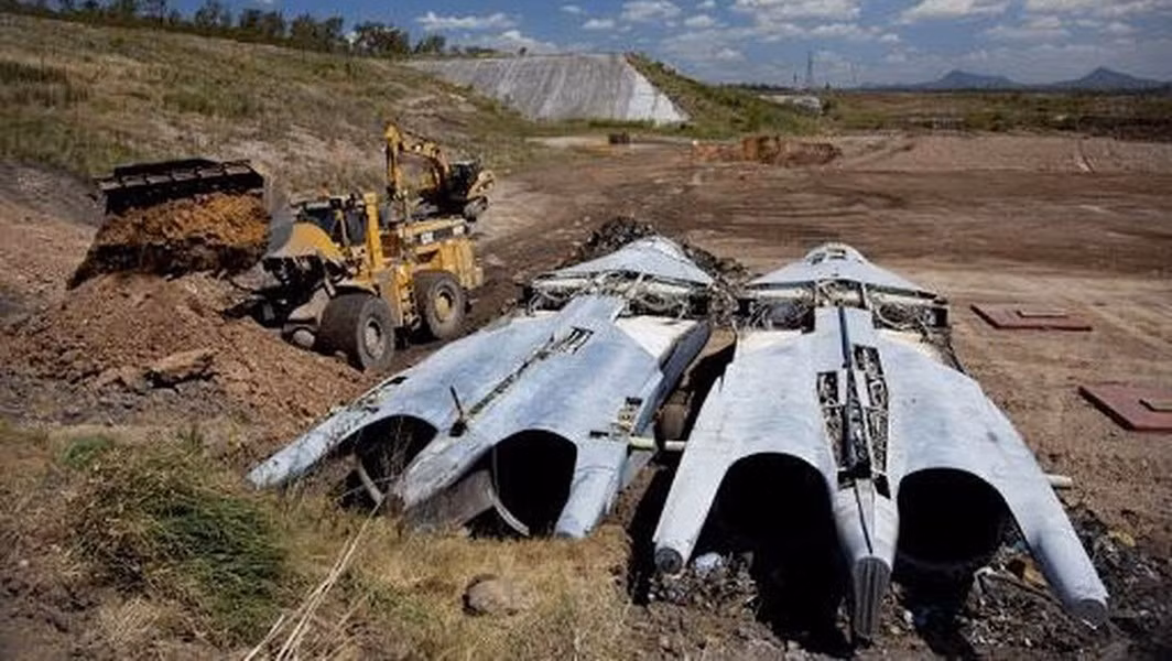 Một trong những ý kiến bức xúc khác của ông Paul Tully: “Đây là một sự lãng phí, đáng lẽ những chiếc máy bay này phải được cất giữ trong bảo tàng hoặc dùng vào bất kỳ mục đích nào khác có thể tạo lợi tức cho nhân dân”. Việc chôn xuống lòng đất những chiếc F-111 đã khép lại quá khứ đầy thằng trầm của loại máy bay này.