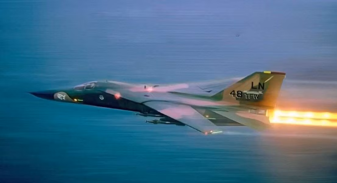 Ngay lập tức, EF-111 đã phải lượn trái và phải, đồng thời thả pháo sáng để tránh tên lửa tầm nhiệt của đối phương. Trong lúc máy bay Mirage F1 Iraq cố gắng theo đuôi chiếc EF-111, anh ta đã mất quan sát với khu vực xung quanh và đâm xuống mặt đất.