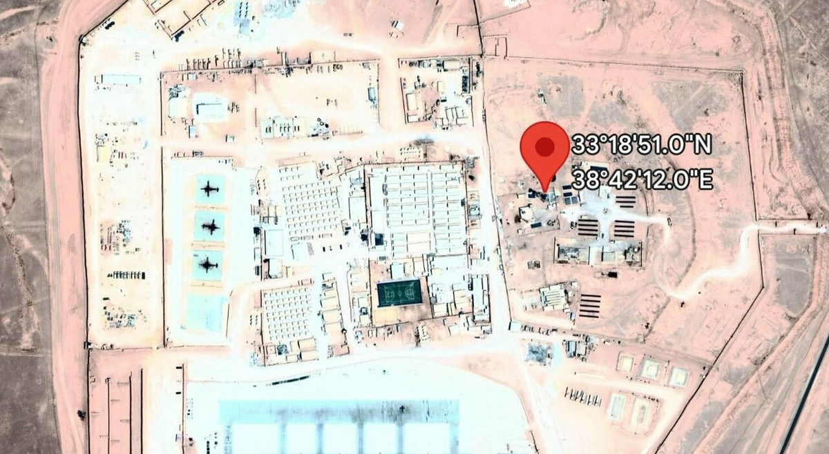 Jordan là một trong những nước nhận tài trợ quân sự nước ngoài lớn nhất từ Mỹ. Hàng trăm huấn luyện viên Mỹ cũng có mặt ở Jordan. Nước này còn là một trong số ít đồng minh trong khu vực tổ chức các cuộc tập trận quy mô lớn với Quân đội Mỹ trong suốt cả năm. Kể từ khi xung đột ở Syria bùng nổ vào năm 2011, Mỹ đã chi hàng trăm triệu USD để giúp Jordan thiết lập hệ thống giám sát hiện đại mang tên Chương trình An ninh Biên giới để ngăn chặn sự xâm nhập của phiến quân từ Syria và Iraq.