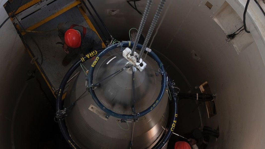 Nhưng đồng thời với các yếu tố được mô tả ở trên - giá cả và sự chậm trễ ngày càng tăng - sẽ góp phần kích hoạt những nhóm ủng hộ ý tưởng kiểm soát vũ khí và nhấn mạnh vào việc kéo dài thời gian hoạt động của tên lửa Minuteman III, từ đó tạm dừng dự án Sentinel.