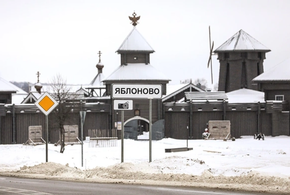 Người đứng đầu Ủy ban Quốc phòng Duma Quốc gia Nga, ông Andrei Kartapolov cho biết, máy bay Il-76 “bị bắn hạ bởi 3 tên lửa Patriot hoặc IRIS-T”. Theo ông, rất may chiếc máy bay khác bay phía sau, trong đó có khoảng 80 tù nhân, đã thoát nạn.