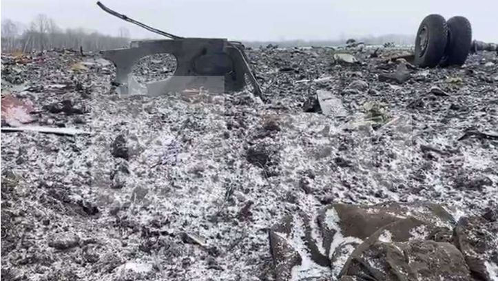 Máy bay vận tải quân sự Il-76 chở 65 tù nhân Ukraine, 6 thành viên phi hành đoàn và 3 người đi cùng bị bắn hạ vào khoảng 11h15 ngày 24/1.