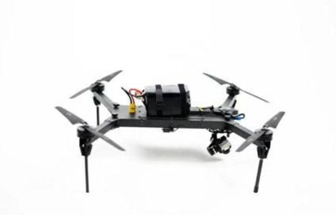 Saker Scout có thể mang 3 kg bom (lựu đạn) đi quãng đường 10 km và phối hợp với hệ thống Delta để lập bản đồ chiến trường. Saker Scout cũng có thể sử dụng hệ thống dẫn đường quán tính, giúp tăng đáng kể khả năng đối phó thiết bị tác chiến điện tử của đối phương.