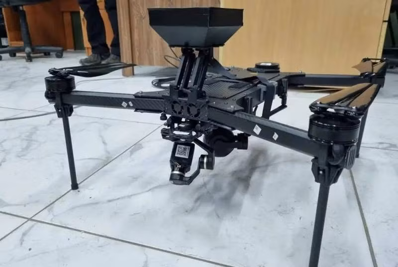 Ưu điểm của UAV AI này là chi phí rẻ hơn nhiều so với mua thiết bị hồng ngoại hoặc radar dẫn đường cho vũ khí, nhưng mang lại hiệu quả tấn công cao. Điều đó có nghĩa là các UAV tự sát sử dụng có thể được triển khai để loại bỏ các mục tiêu quan trọng dưới sự chỉ huy của UAV sử dụng AI. Sự xuất hiện của loại thuật toán này mở ra triển vọng rộng lớn cho việc tích hợp yếu tố AI vào nhiều loại vũ khí như tên lửa tầm xa.