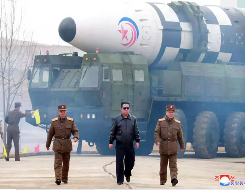 Yonhap nhận định, những vụ thử tên lửa liên tiếp của Bình Nhưỡng diễn ra trong bối cảnh lãnh đạo Triều Tiên Kim Jong Un gần đây muốn Quốc hội nước này sửa đổi hiến pháp về Hàn Quốc.