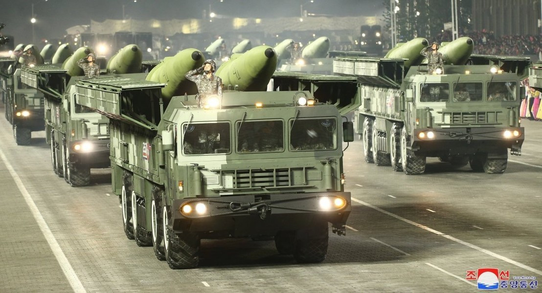 Ngoài ra thông qua những lần tiếp xúc, Điện Kremlin rõ ràng coi Triều Tiên là một kênh cung cấp để nhanh chóng bổ sung kho vũ khí tên lửa của mình, và theo đó gia tăng cường độ tấn công tên lửa vào Ukraine.