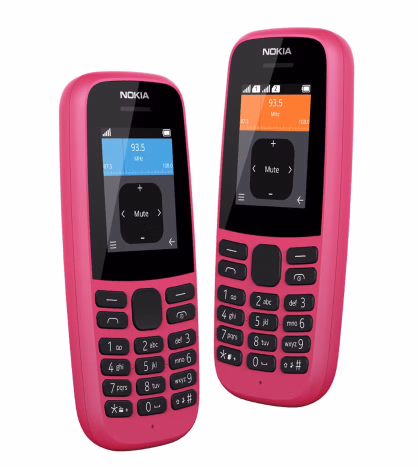 Một điểm mạnh nữa giúp Nokia 105 rất được lòng người dùng là máy có pin cực "trâu", rất ít khi phải sạc. Pin của máy 800mAh với thời gian đàm thoại lên đến 14,4 giờ và thời gian chờ 25,8 ngày.
