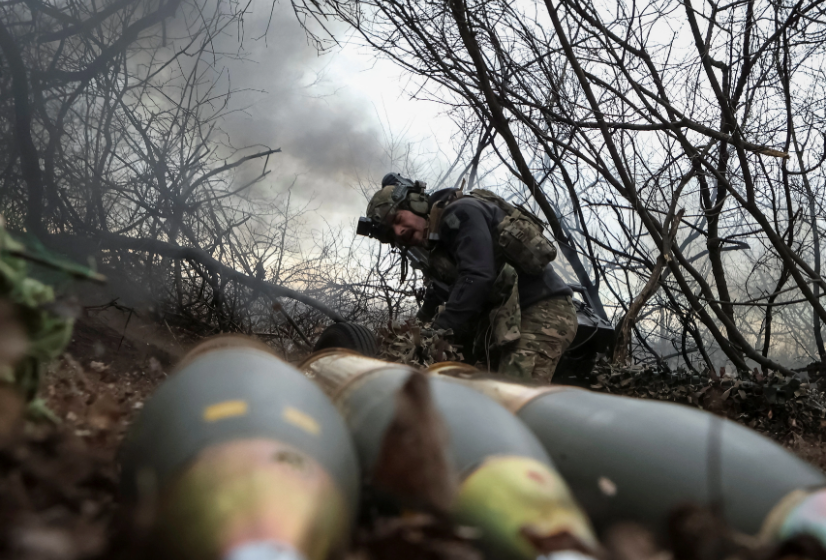 Trong một diễn biến khác, Lầu Năm Góc tự tin rằng những chuyến hàng vũ khí đầu tiên sẽ đến vào cuối tháng 4. Vũ khí có thể được gửi từ các căn cứ của NATO ở châu Âu. Politico dẫn lời các quan chức Mỹ cho biết có khả năng Mỹ đã sớm chuẩn bị kế hoạch đẩy nhanh quá trình chuyển giao gói viện trợ. Phát ngôn viên Lầu Năm Góc Patrick Ryder, khẳng định: "Có một mạng lưới hậu cần cực kỳ mạnh mẽ cho phép chúng tôi chuyển hàng viện trợ nhanh chóng, thậm chí chỉ trong vài ngày".