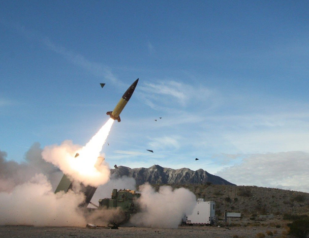 Tuy nhiên, cựu Thiếu tướng Quân đội Australia Mick Ryan cũng lưu ý thêm: "Toàn bộ khoản viện trợ của Mỹ sẽ cần thời gian để triển khai chứ không thể hoàn tất chuyển giao trong một lần".