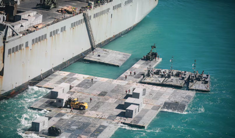 Tổng thống Joe Biden đã công bố kế hoạch xây dựng cầu cảng vào tháng 3 khi các quan chức kêu gọi Israel tạo điều kiện thuận lợi cho việc tiếp cận hàng cứu trợ vào Gaza bằng các tuyến đường bộ.