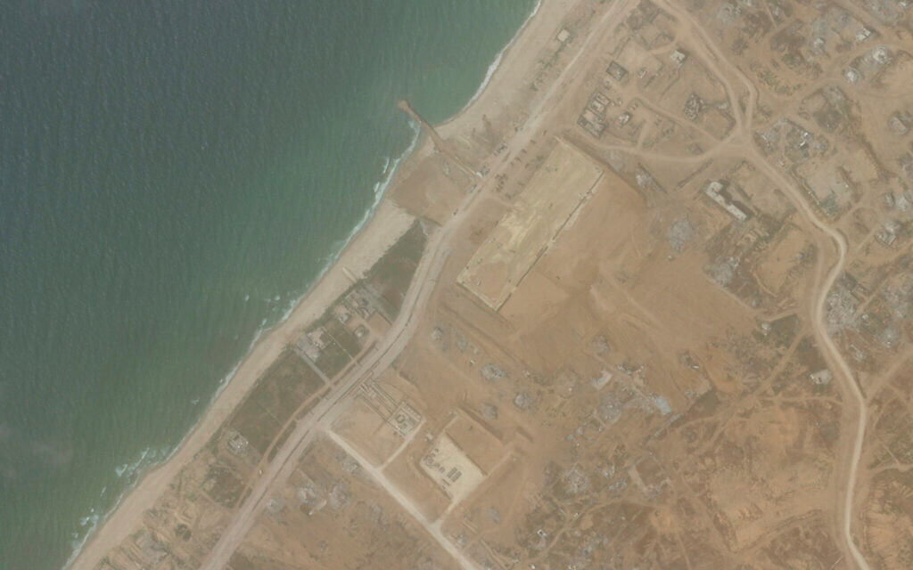 Cuộc chiến Israel - Hamas đã bước sang tháng thứ 5 trong tuần này. Trước đó, Mỹ đã bắt đầu thả dù các gói hàng viện trợ vào Gaza. Biện pháp mới nói trên được triển khai để tạo điều kiện thuận lợi cho việc vận chuyển hàng cứu trợ bằng đường biển cho Dải Gaza.