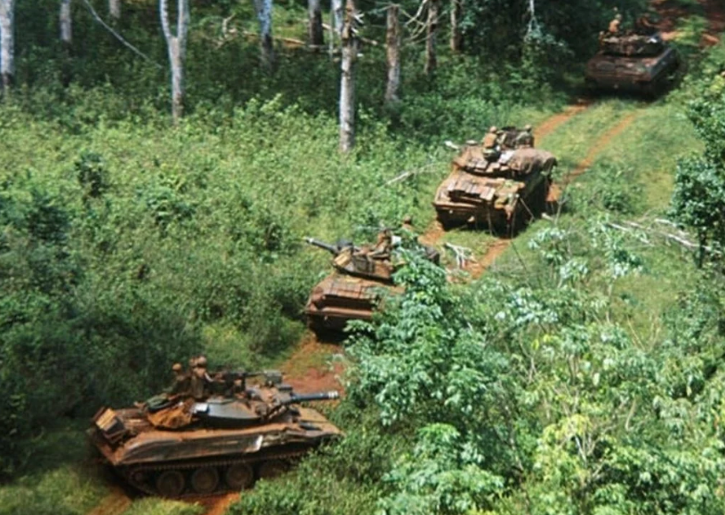 Sau đó, các vấn đề liên quan đến thiết kế ở đạn pháo, nòng pháo, các thiết bị điện tử bị đưa ra khiến nghị trường Mỹ không thôi chất vấn Quân đội Mỹ, đồng thời lo lắng cho số phận các kíp lái M551 trên chiến trường.