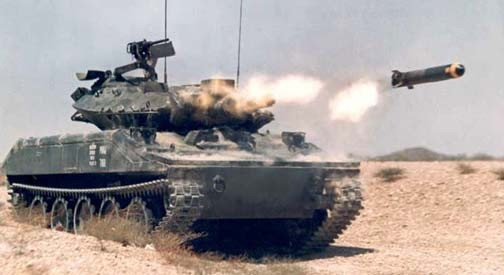 Đến khi giới quân sự Mỹ thiết kế được hai nguyên mẫu T-71, T-92, thì thấy Liên Xô cho ra đời chiếc PT-76 biết lội nước vào năm 1952, hay T54/55 có cải tiến bắn tên lửa qua nòng thì cũng chạy đua theo.