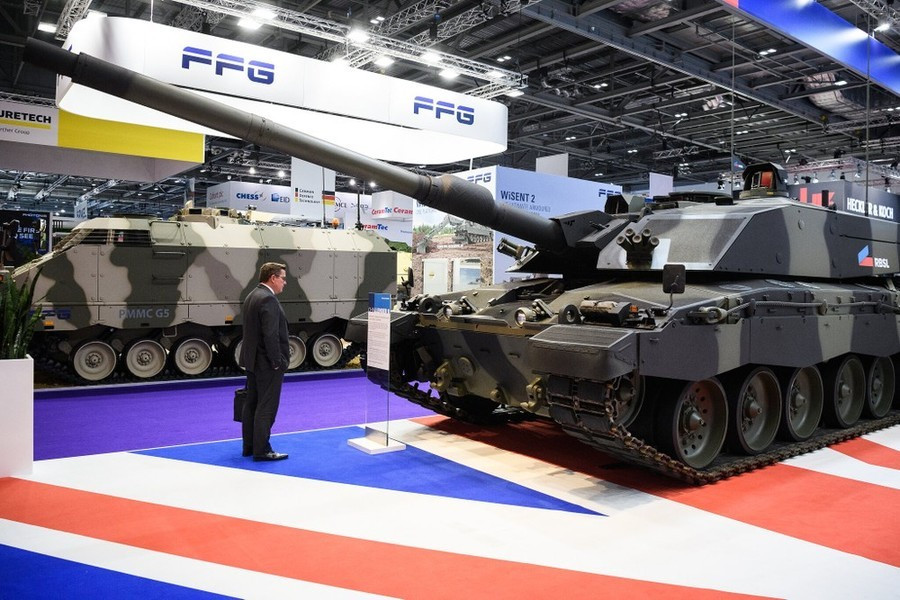 Ngoài ra vỏ giáp composite Chobham cũ sẽ được tháo dỡ và thay thế bằng loại mới có tên EPSON, các giá đỡ cho khối giáp bảo vệ bổ sung Farnham cũng sẽ được lắp đặt, những xe tăng này dự kiến sẽ phục vụ cho đến năm 2050 - 2060.