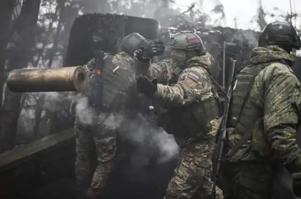 Mặc dù hai lữ đoàn tinh nhuệ của Quân đội Ukraine đã được tăng viện cho Chasov Yar, nhưng tình hình chiến trường vẫn không hề thay đổi. Theo truyền thông phương Tây, quân Nga đang đẩy nhanh tốc độ tiến công trên toàn mặt trận Chasov Yar. Hiện các mũi xung kích của Nga đã tiến sâu vào tiểu khu của khu vực kênh đào Severski Donets - Donbass