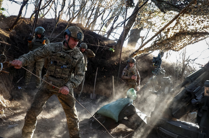 "Ukraine sẽ cố gắng tiếp tục cô lập bán đảo Crimea, đồng thời tấn công cơ sở hạ tầng công nghiệp và dầu mỏ của Nga cũng như các kho cung ứng. Moscow sẽ tiếp tục giành thêm Donbass", chuyên gia này dự đoán.