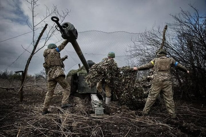 Viện Nghiên cứu Chiến tranh (ISW) có trụ sở tại Mỹ cùng ngày cho biết, lực lượng Moscow gần đây đã tiến vào khu vực biên giới hành chính giữa hai tỉnh Donetsk - Zaporizhia. Nga đang tập trung mở rộng quyền kiểm soát ở khu vực miền Đông Ukraine và chiến lược này đang cho thấy tính hiệu quả.