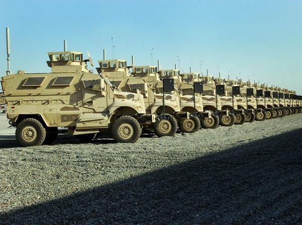 Như tờ báo làm rõ, trích dẫn lời của đại diện FFG, “các bộ phận của xe bọc thép được sản xuất tại Mỹ và chuyển đến Đức để lắp ráp hoàn chỉnh”, điều này, theo ấn phẩm, có thể gây ra gián đoạn lịch trình giao hàng. Bild trích dẫn các nguồn tin trong Bộ Quốc phòng Đức cũng cho biết thêm chậm trễ trong việc giao hàng cho đến nay do “những hạn chế về giấy phép xuất khẩu từ Mỹ sang Đức”.