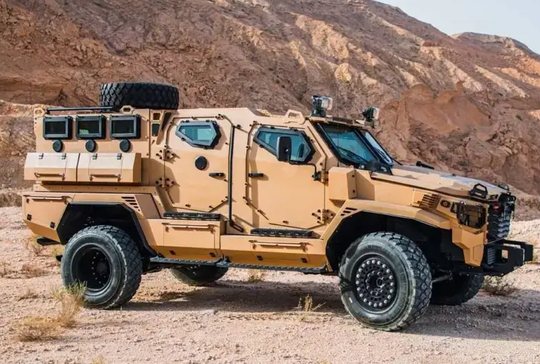 Báo cáo của Bild cũng tiết lộ rằng, 400 xe bọc thép sắp giao hàng (với đơn giá dự kiến do Đức thanh toán vào khoảng 787.500 Euro, bao gồm phụ tùng thay thế, chứng nhận và chi phí giao hàng) về cơ bản là phiên bản được sửa đổi của xe bọc thép BATT UMG được sản xuất trên khung gầm Ford F550 dân sự và được thiết kế để sử dụng cho lực lượng đặc nhiệm, bộ đội biên phòng và lực lượng cảnh sát.